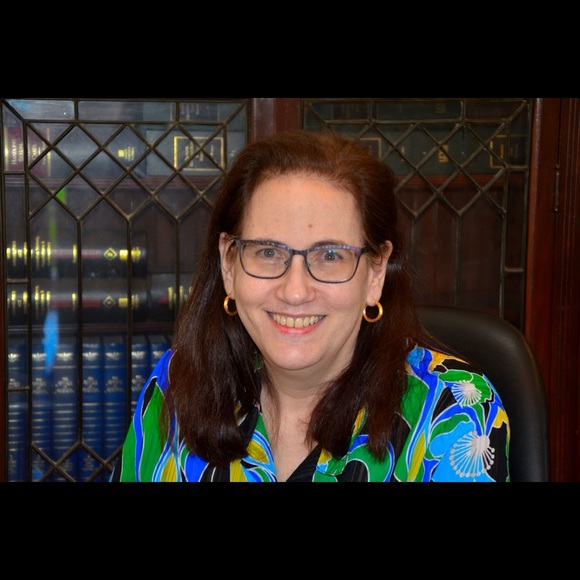 Meet your Posher, Lynne - Picture 1 of 2